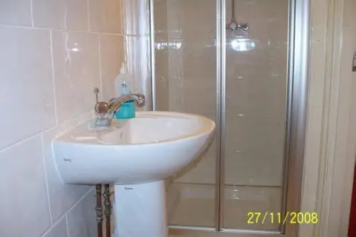 Studio Sleeps 2 with Private Bathroom